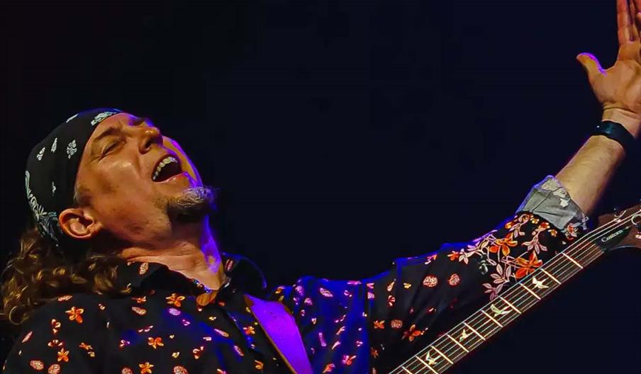 Very Santana at Theatr Colwyn